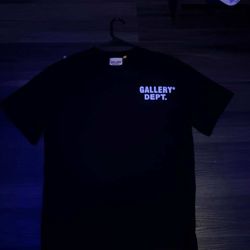 Gallery dept shirt medium brand new