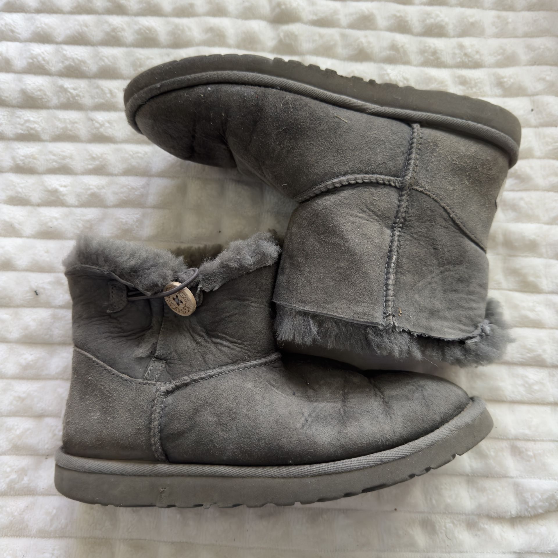 Short Uggs Size 6