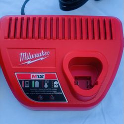 Milwaukee M12 CHARGER