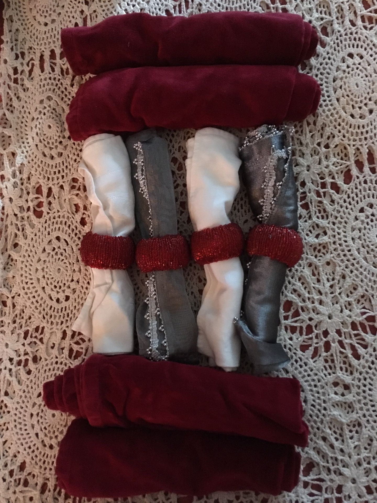 4 Red Beaded Napkin Rings & 8 Napkins