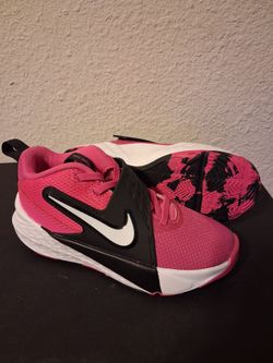 Nike pink & black basketball shoes