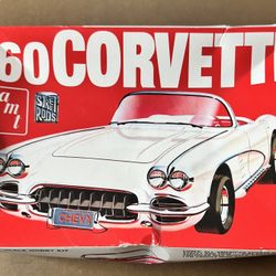 AMT 1960 Chevrolet Corvette Model Kit 1/25 Scale Retro Deluxe Street Rods