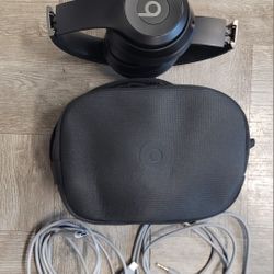 Beats Solo 4 - Wireless Bluetooth On-Ear Headphones, Apple & Android Compatible, Up to 50 Hours of Battery Life - Matte Black