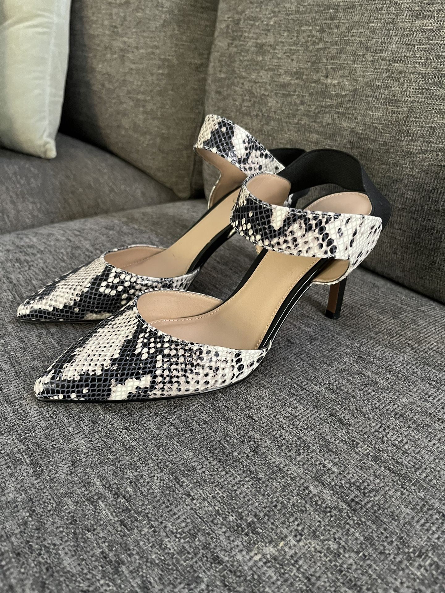 New Franco Sarto Snakeskin Heels 9M