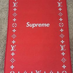 RED SUPREME LV RUG