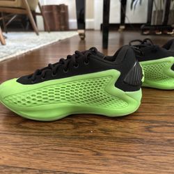 Adidas, Anthony Edwards (AE) 1 low top boys basketball shoes, size 4.5, $50