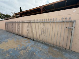 25’ Iron Fence