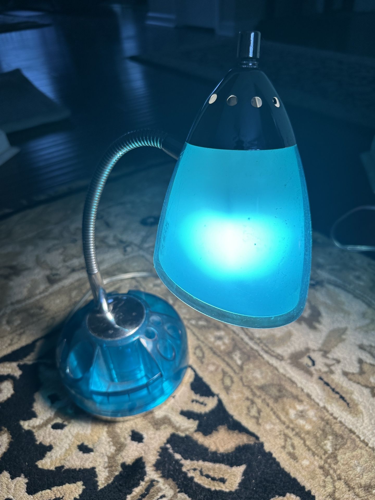 Flexible Table Lamp With Organizer Stand