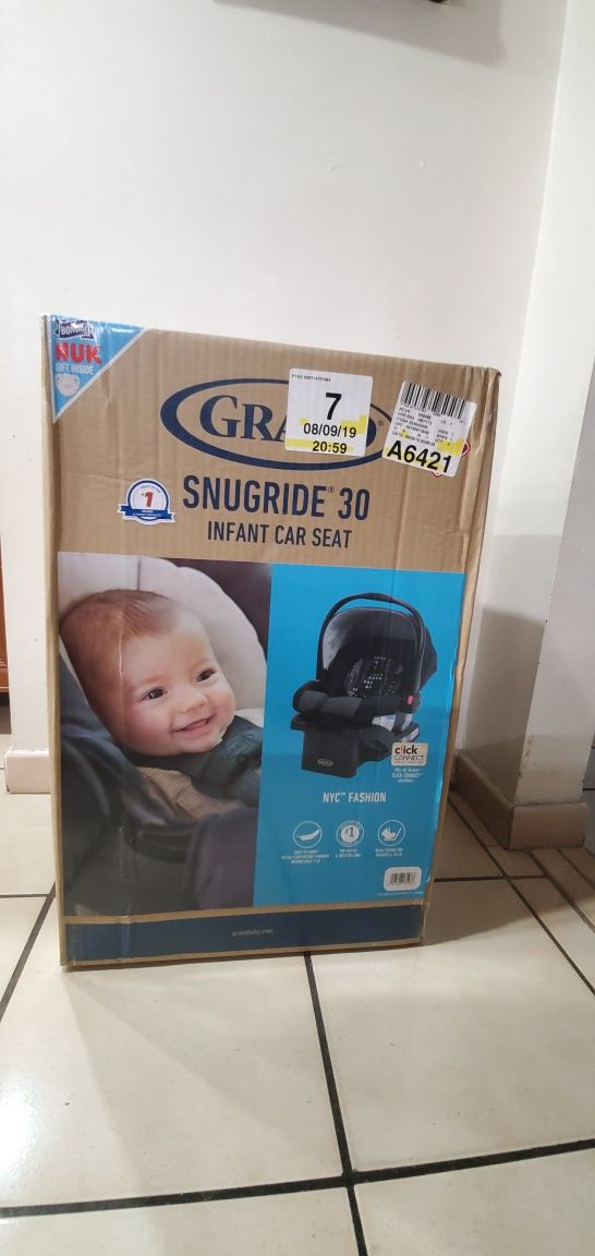 Graco SnugRide click connect 30 Infant Car Seat