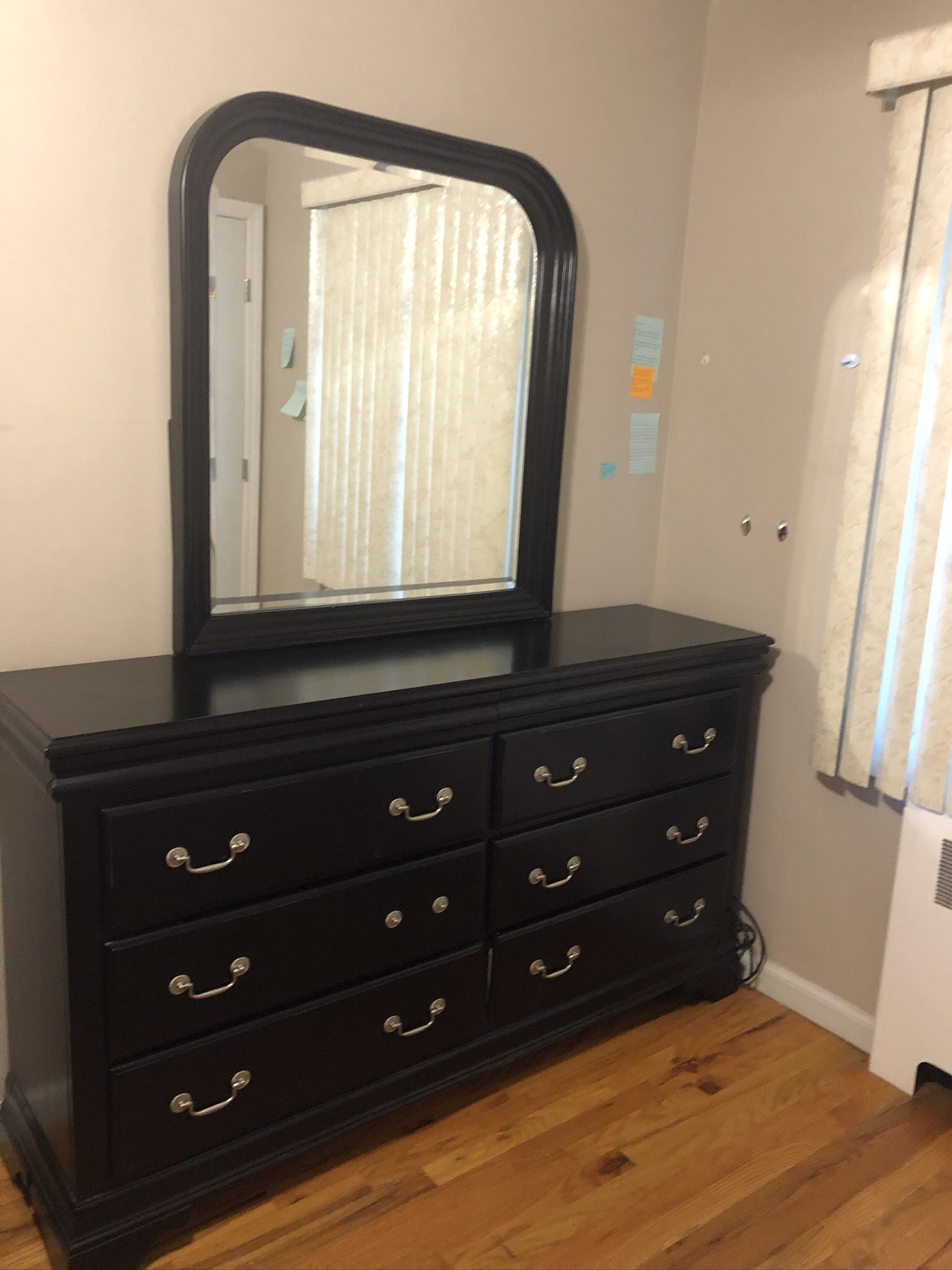 Bob’s Furniture Blackbrown Dresser & Mirror for Sale in Valley Stream, NY OfferUp
