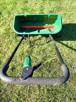 Scotts Turf Builder Classic Drop Spreader – Good Condition