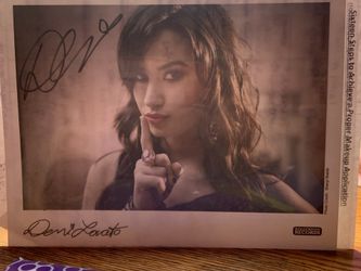 Demi Lovato Autograph