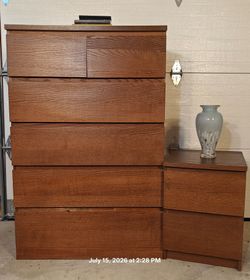 Nice set of chest dresser with big drawers & night stand in very good condition all drawers working driveway pickup.
Chest:- L32"*W19"*H48"
