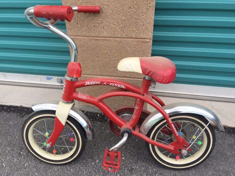 Radio Flyer classic red 12 inch cruiser a stylish little kids bike