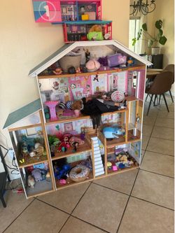 Doll house need it gone asap $30in good condition