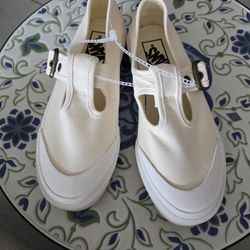 New VANS Size 5.5