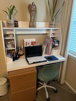 Floating computer desk