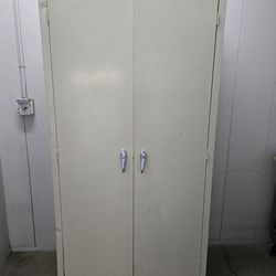 Solid metal storage cabinet with rigid shelves