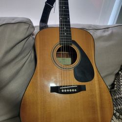 Yamaha Acoustic Guitar
