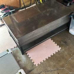 Center /coffee Table Extends Up