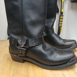 Motorcycle riding boots,  Harley seat