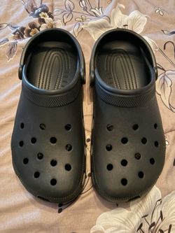 BLACK CROCS