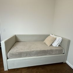 Daybed + Trundle + 2 Mattresses – Must Go This Weekend