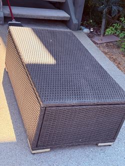 Nice outdoor storage chest In Walnut Creek