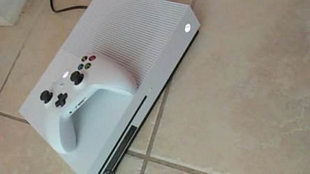 Xbox One s with games