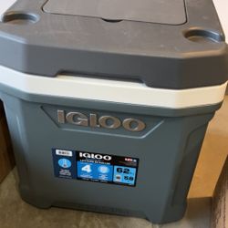 Igloo Roller Cooler - 62 Quart 