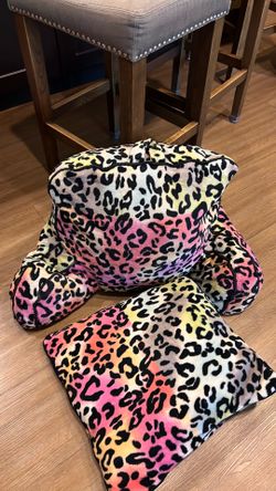 Kids pillow set.