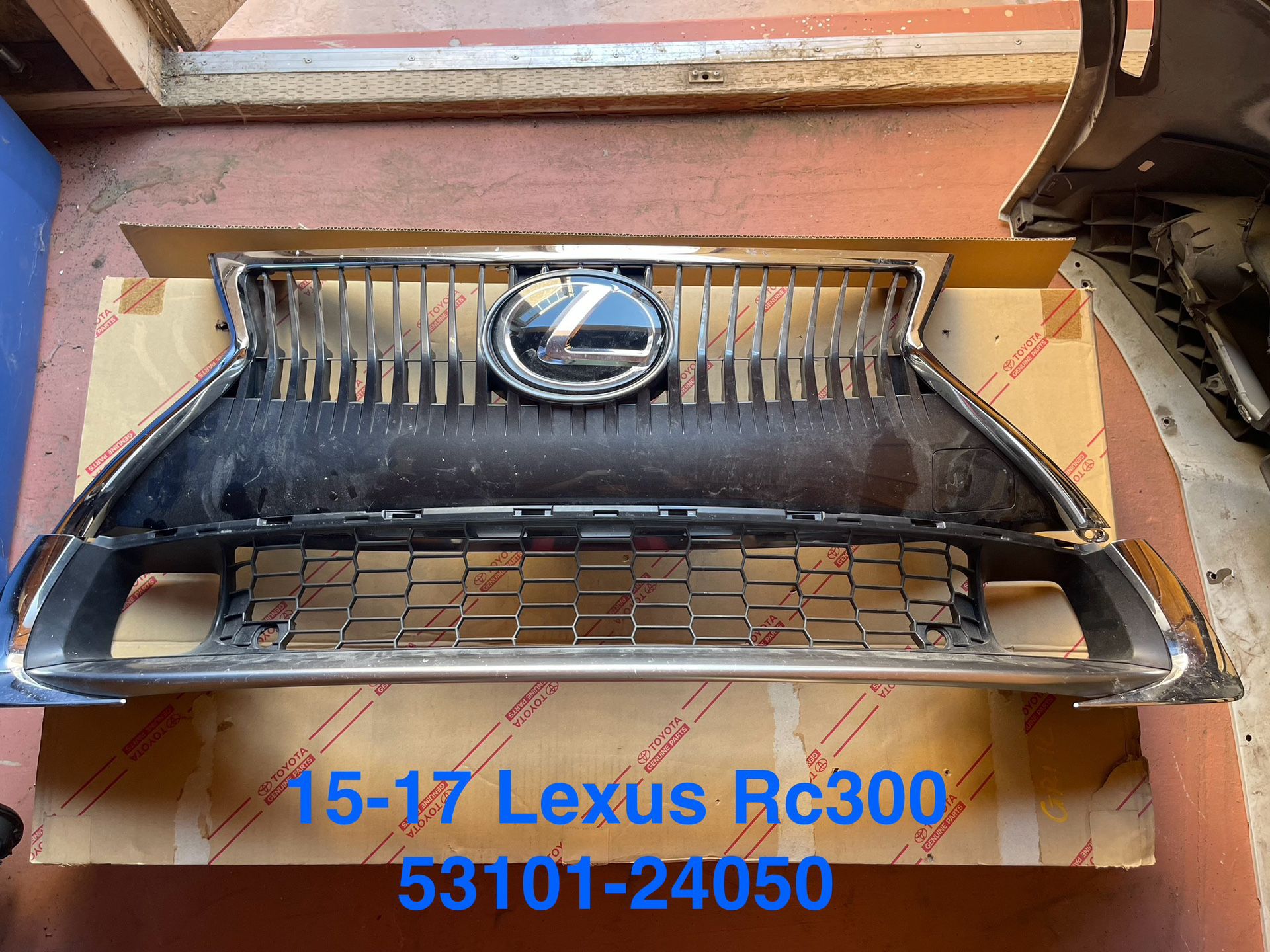 15-17 Lexus Rc300 Oem Used Grille W/emblem