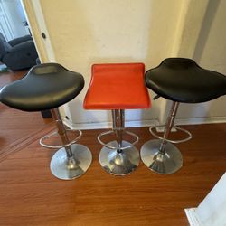 3 Bar Stools