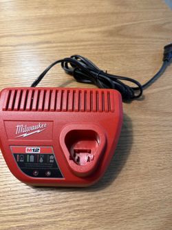 Milwaukee M12 12-Volt Lithium-Ion Battery Charger