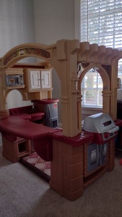 Step Two Grand Walk-in Kitchen