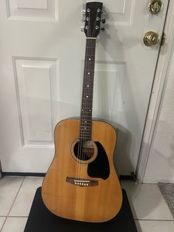 Acoustic Guitar Ibenez