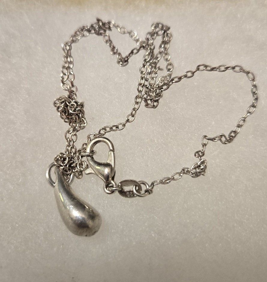 Teardrop Pendant Necklace in Sterling Silver 925