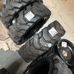 4 Bobcat Tires 30x10-20 Or  10x16.5 $2000