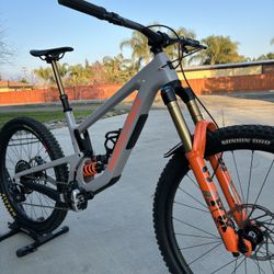 Santa Cruz Nomad Latest Version Mint