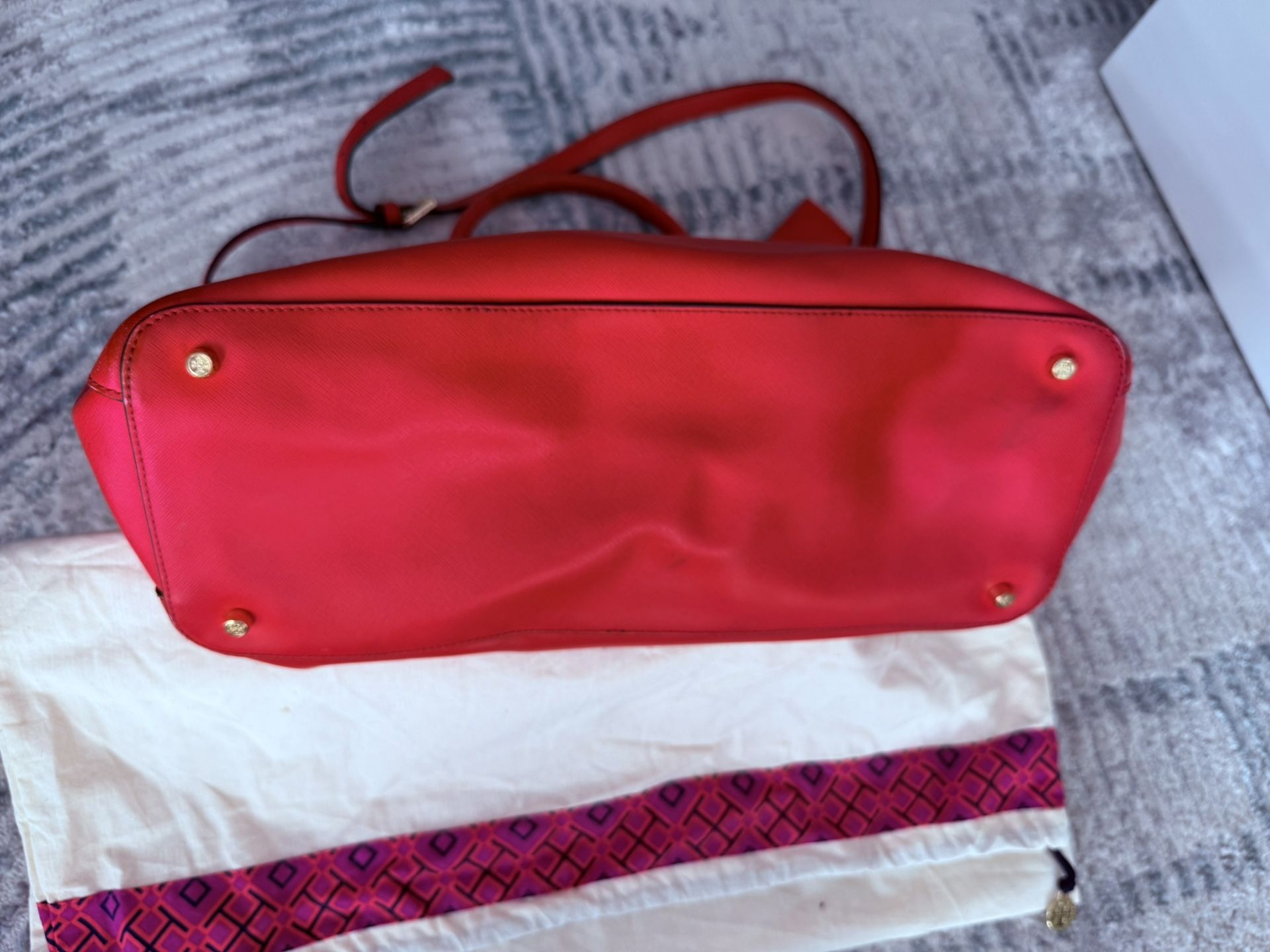 Gorgeous Tory Burch leather Tote Bag With Shoulder Strap