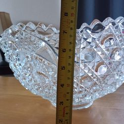 Vintage L E Smith Glass crystal Punch Bowl with Pedestal and matching glass mugs
Condition is used but excellent, very few scratches
This punch bowl