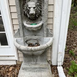 Lion Fountain (not sure If It Works)