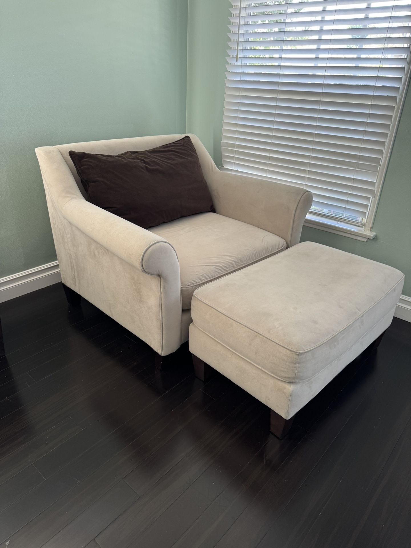Comfy Oversized Chair With Ottoman