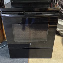 GE Electric Range In Very Good Condition 