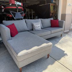 Perfect condition gray sectional couch !!