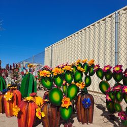 Metal Yard Art, Wind Spinners & POTTERY 🌵 🌺 