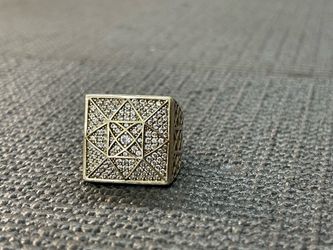 Square cluster gold ring