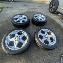 Set of wheels 6x5.5 (size 285/32/22)