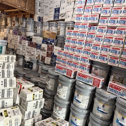 Tengo caulking y plastico  I have caulking and plastic  Interior and exterior