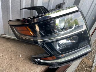 RIGHT SIDE HEADLIGHT 2015-2020 CHEVROLET TAHOE O SUBURBAN